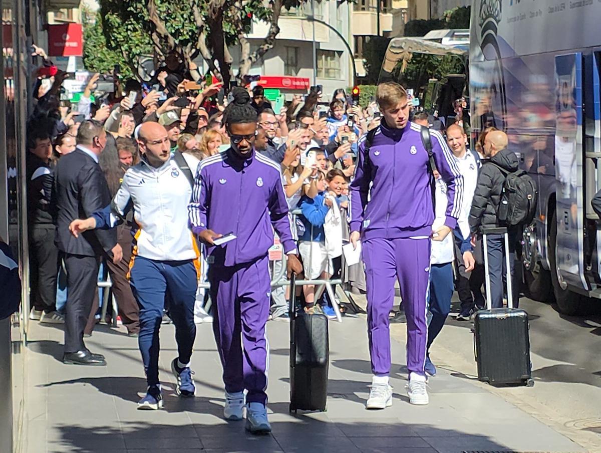 La llegada al hotel Castellón Center del Real Madrid la pasada temporada.
