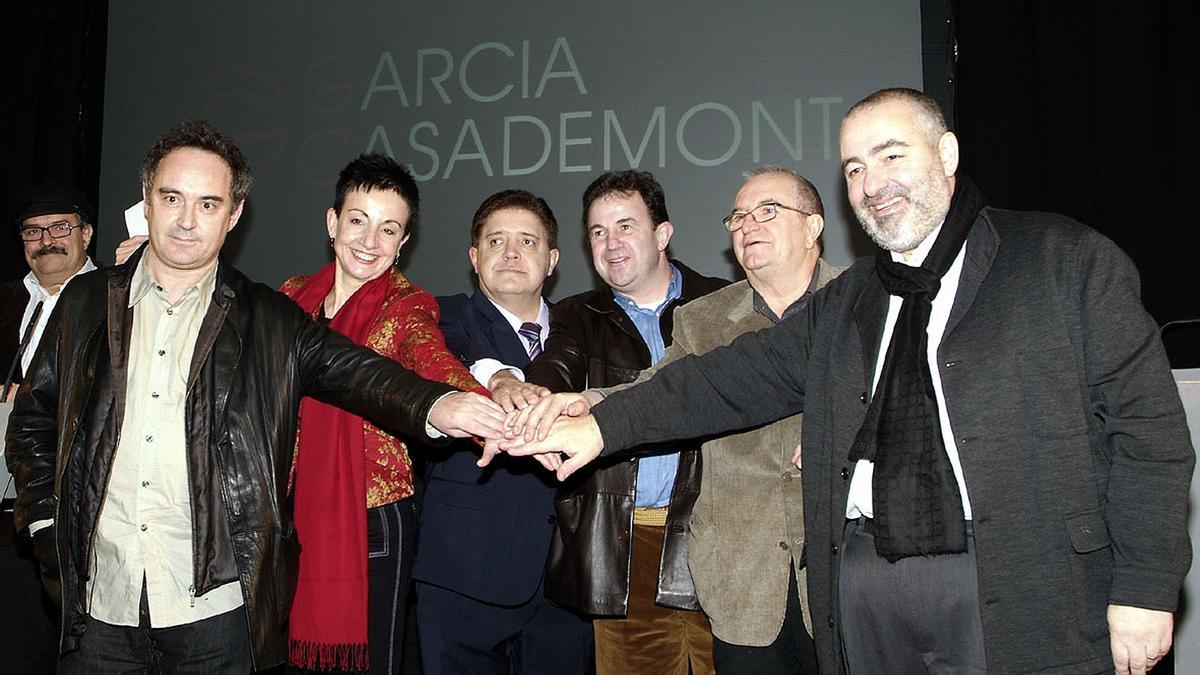 Casademont amb Ferran Adrià, Carme Ruscalleda, Martin Berasategui, Juan MariArzak i Santi Santamaria.