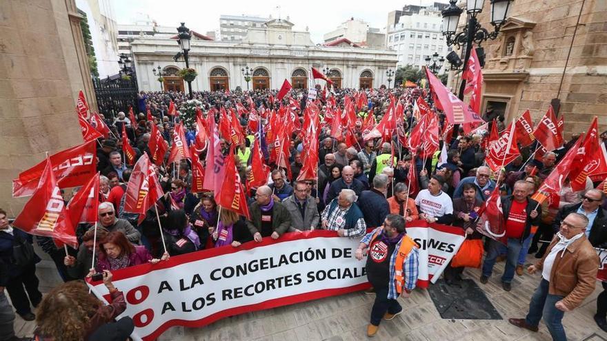 Castellón exige «pensiones dignas» en una manifestación multitudinaria