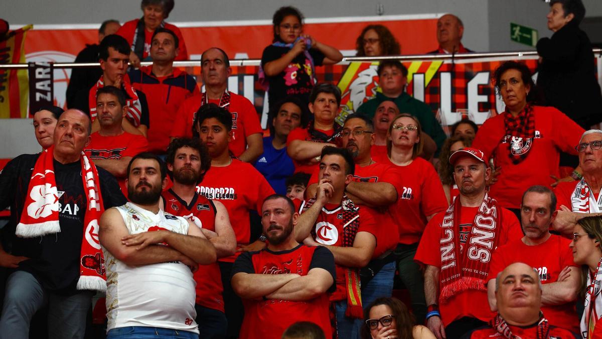 Los 'Hincha Lleons', durante el partido en casa ante el Coviran Granada.