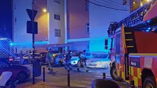 Desalojan un edificio del barrio de San Basilio en Murcia por un incendio