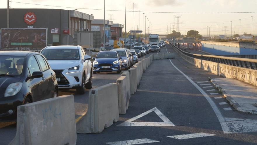 &quot;Caos&quot; en la circulación por los cortes de tráfico en la avenida València y la CV-18 de Castelló