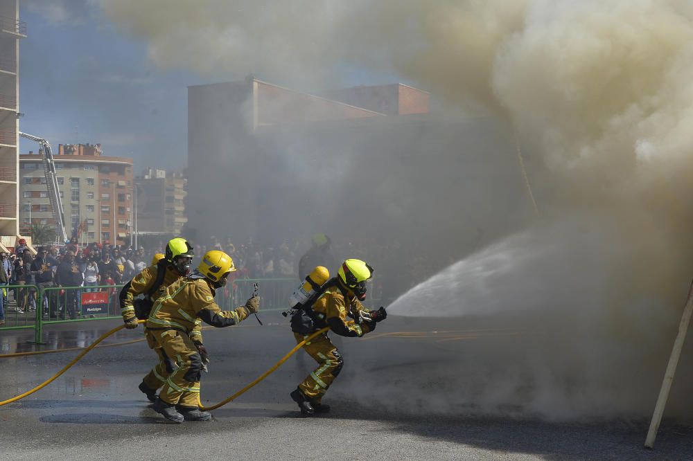 Simulacros de rescate por el 75 aniversario del Parque de Bomberos de Elche.