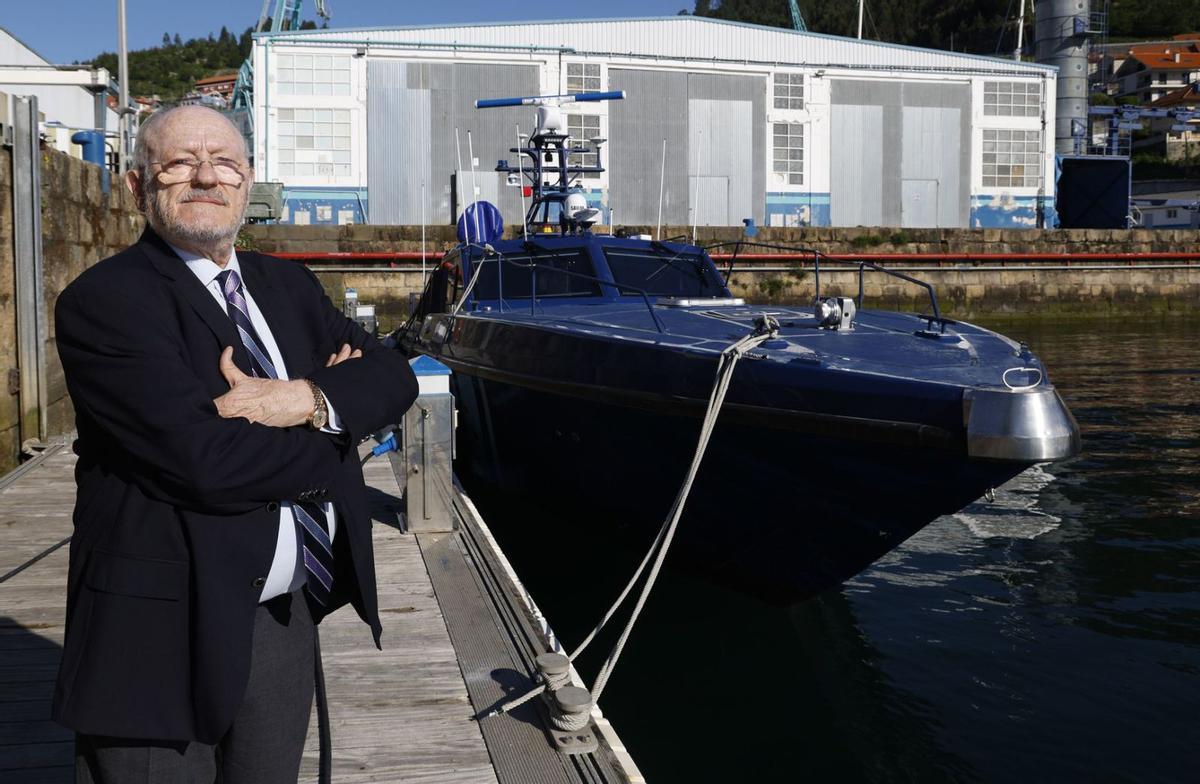 Manuel Rodríguez, en Rodman Polyships con la última patrullerafabricada para Aduanas.