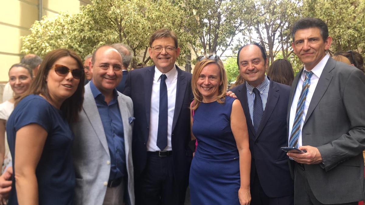 Representantes de la Asociación de Juristas junto al jefe del Consell, Ximo Puig