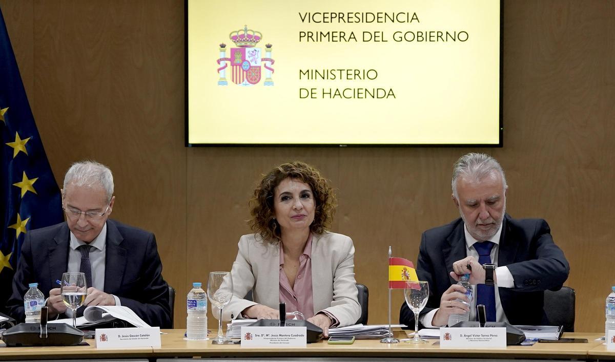 María Jesús Montero y Ángel Víctor Torres, durante el Consejo de Política Fiscal y Financiera.