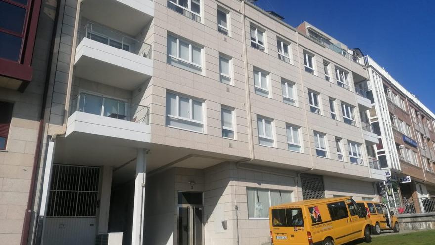 Edificio con orden de derribo de la Avenida Sada e Contornos. |  LOC