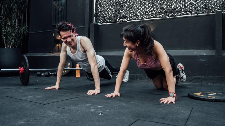 5 pedales estáticos para hacer ejercicio en casa o en el trabajo que te  ayudarán a ponerte en forma