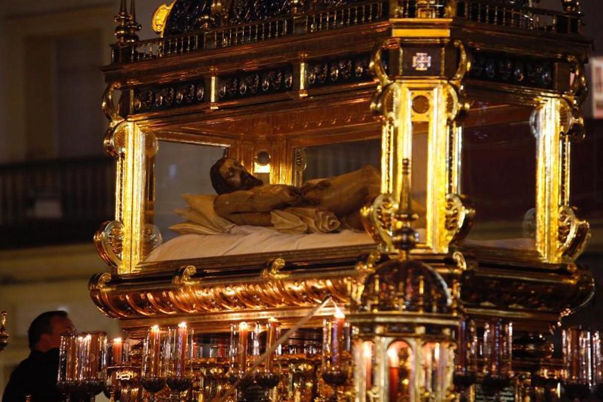 Descendimiento y Sepulcro ponen la esperanza del Viernes Santo