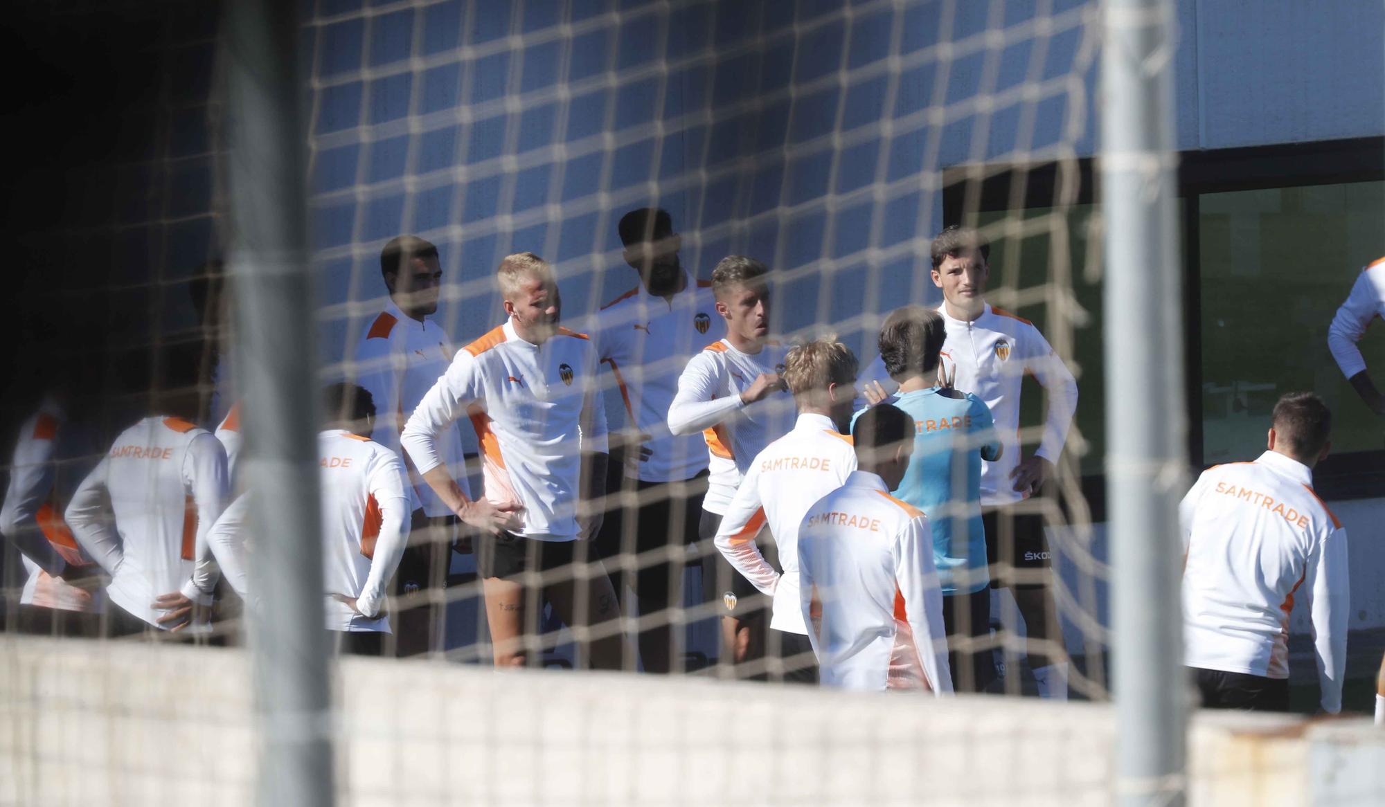 Entrenamiento del Valencia, a puerta cerrada