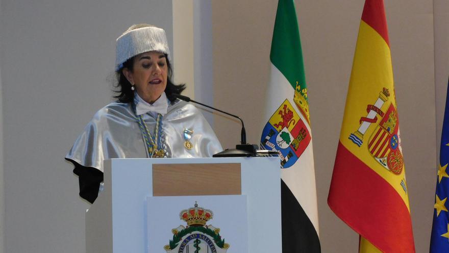 La presidenta del Colegio de Enfermería de Cáceres nombrada académica de Honor de Medicina de Extremadura