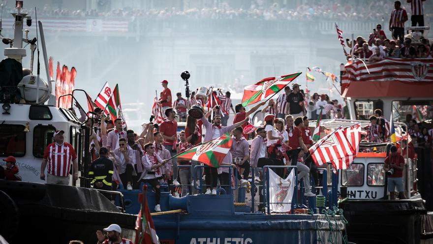 Histórica celebración del Athletic con la gabarra 40 años después