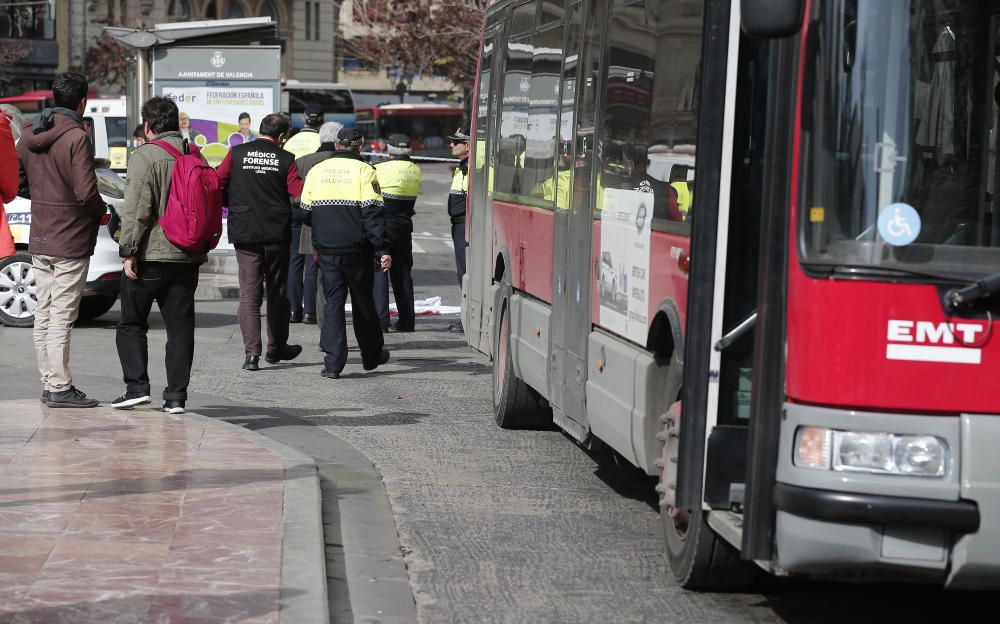 Muere una anciana atropellada por un bus de la EMT