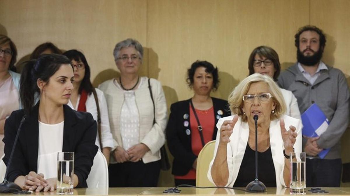 La regidora Rita Maestre i l’alcaldessa de Madrid, Manuela Carmena.