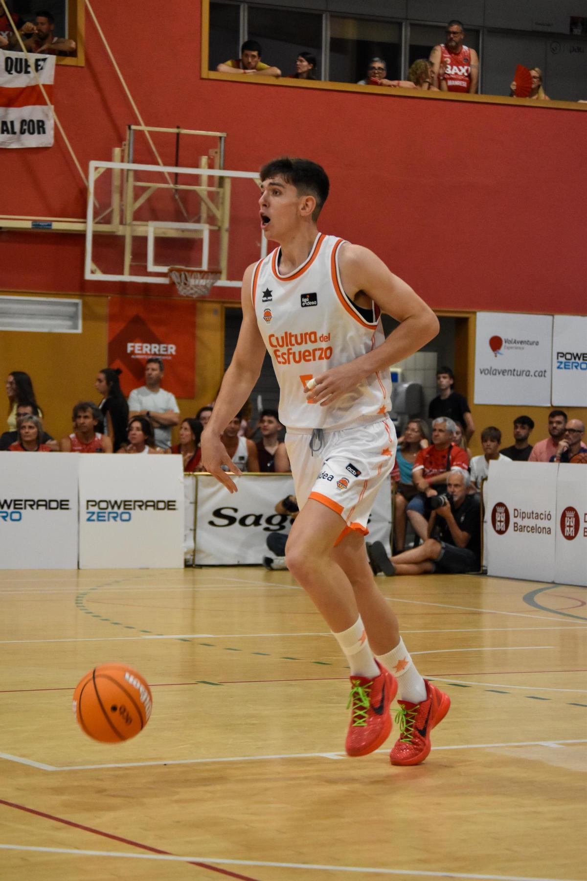 Sergio de Larrea, en el quinteto inicial para empezar la pretemporada