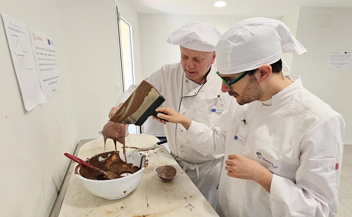Menela regala huevos de pascua a Aldeas Infantiles Menela regala huevos de pascua a Aldeas Infantiles