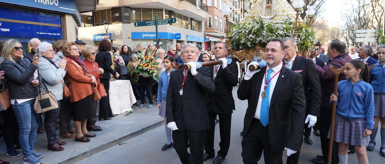 Galería de imágenes: Traslado de la Virgen del Lledó a la iglesia de la Santísima Trinidad