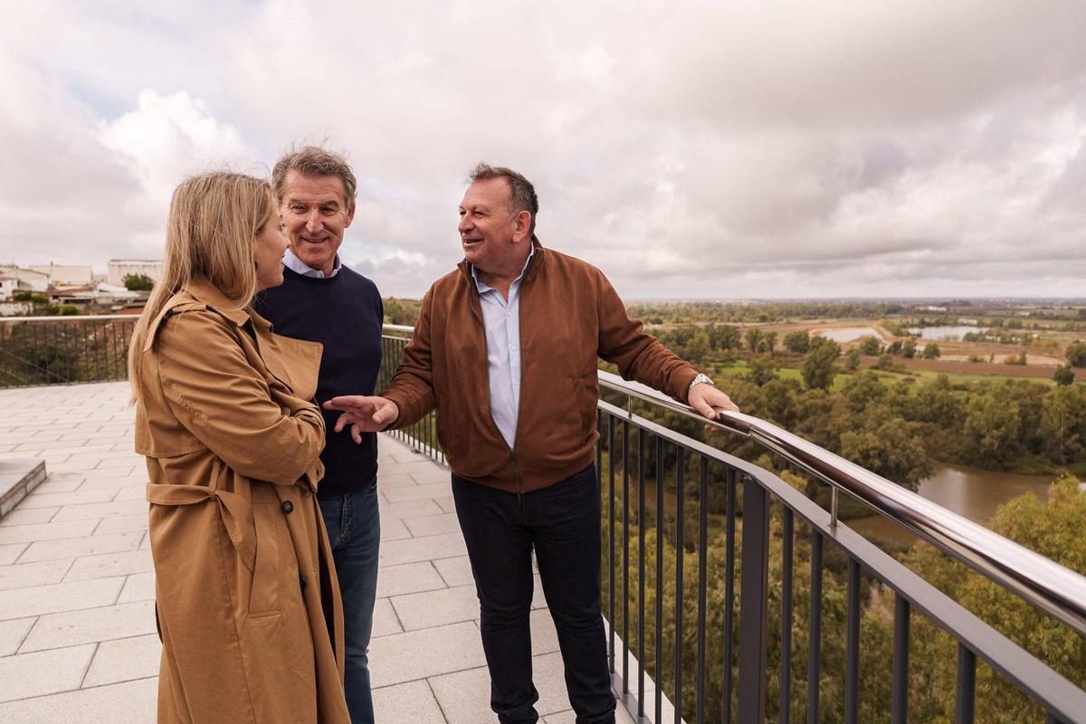 FOTOGALERÍA | El acto de Feijóo y Guardiola en Lobón, en imágenes