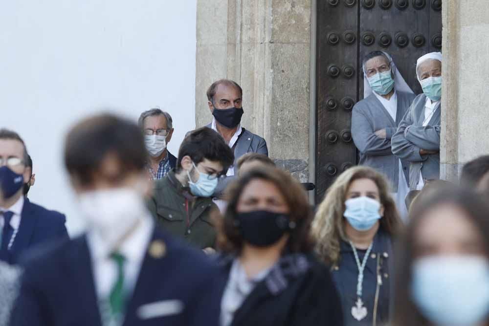 La Virgen de la Paz vuelve a su plaza de Capuchinos