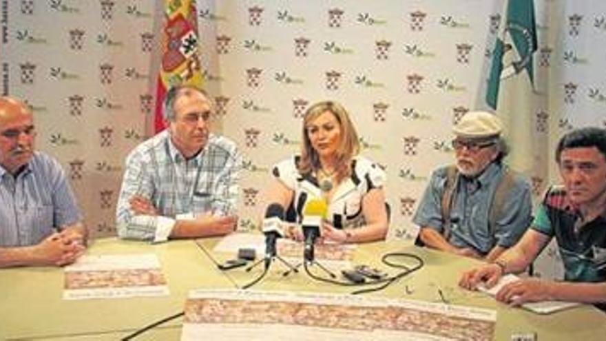 El Pleno nombra hijo predilecto a Paco Ariza por unanimidad