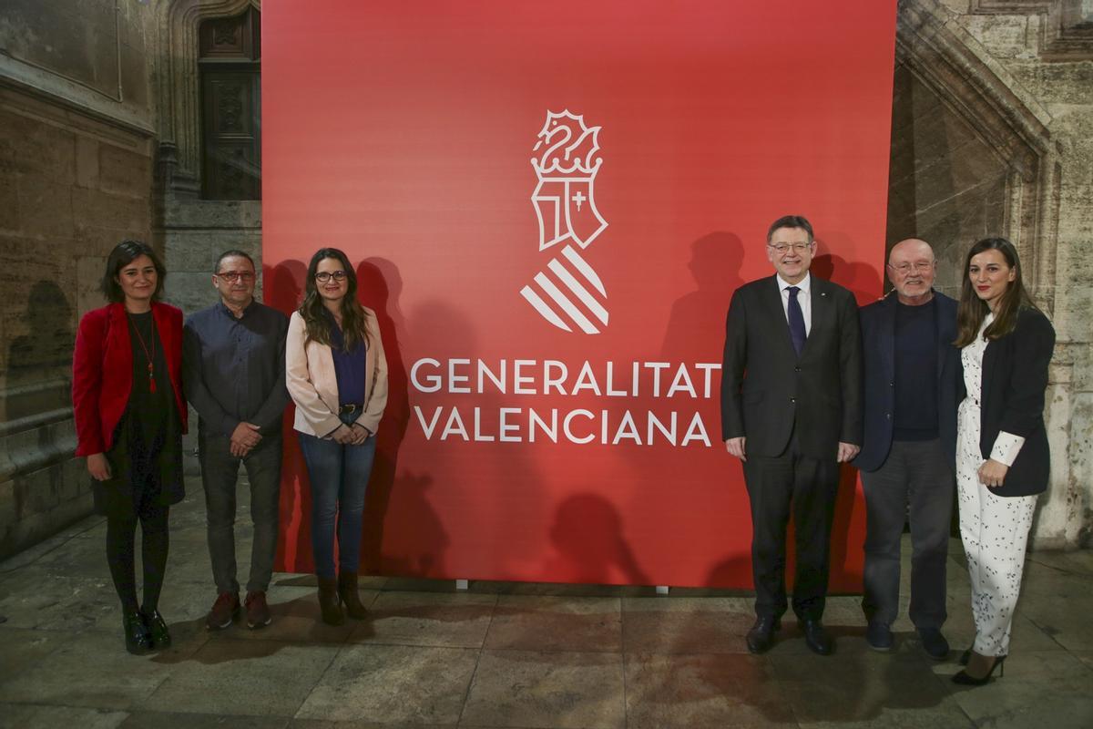 Nebot y Lavernia, junto a Ximo Puig, Mónica Oltra y Carmen Montón en la presentación del rediseño del símbolo de la Generalitat, en 2018.