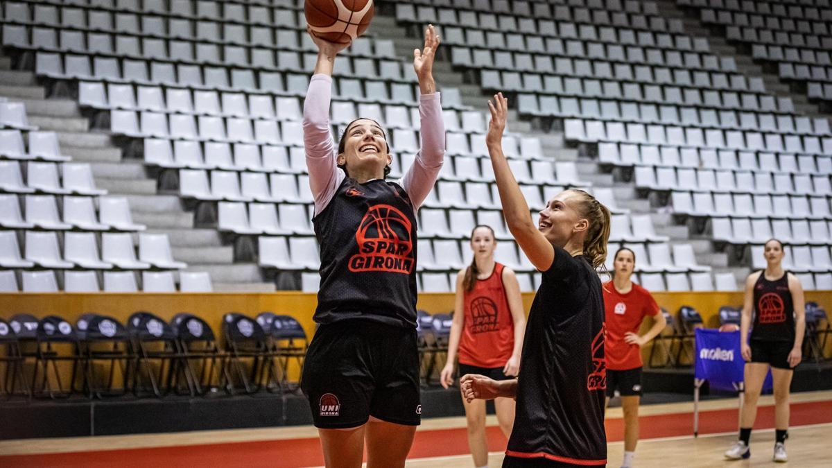 Ainhoa López i Regan Magarity entrenen per preparar el partit a Lugo.