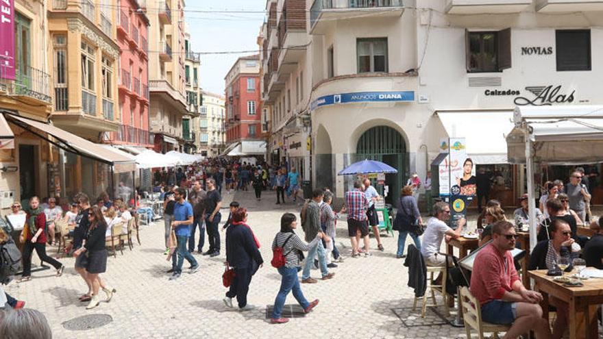 En esta manzana, la esquina de calle Calderería con la plaza del Carbón, estaba el cine Actualidades.