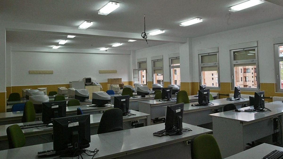 Un aula de informática del Instituto de La Vagada.