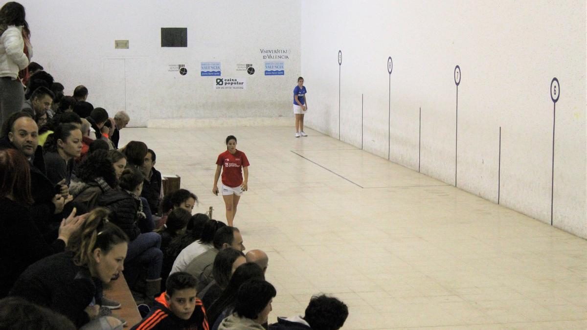 Imagen de una partida celebrada en el trinquet de Alcàsser.