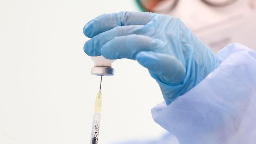 Una mujer ha fallecido y otra está grave por los efectos de vacuna Janssen