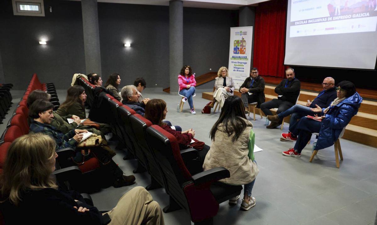 Asistentes a la sesión formativa desplegada en Meis.