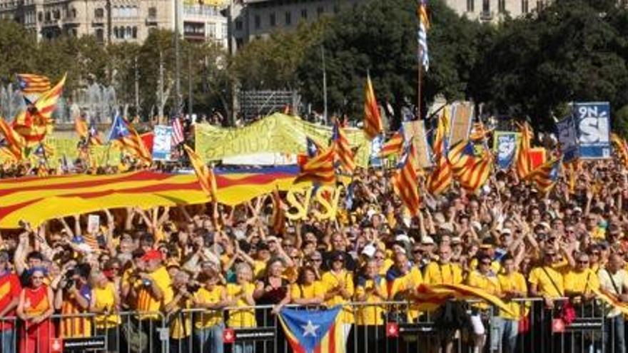 ANC i Òmnium omplen plaça de Catalunya en l&#039;acte central de la campanya pel 9-N