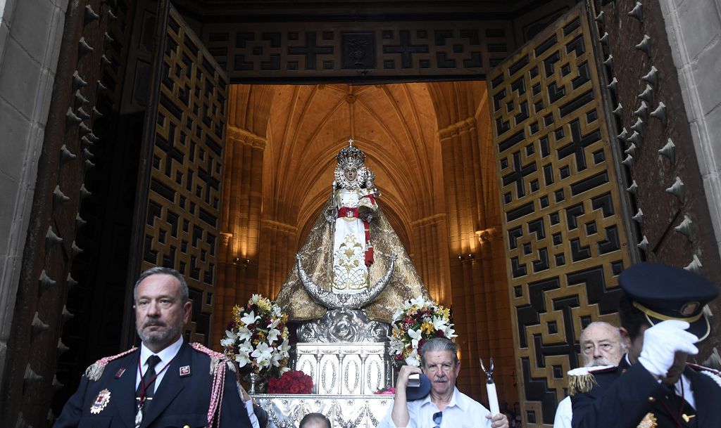 Murcia despide a la Fuensanta con flores y emoción