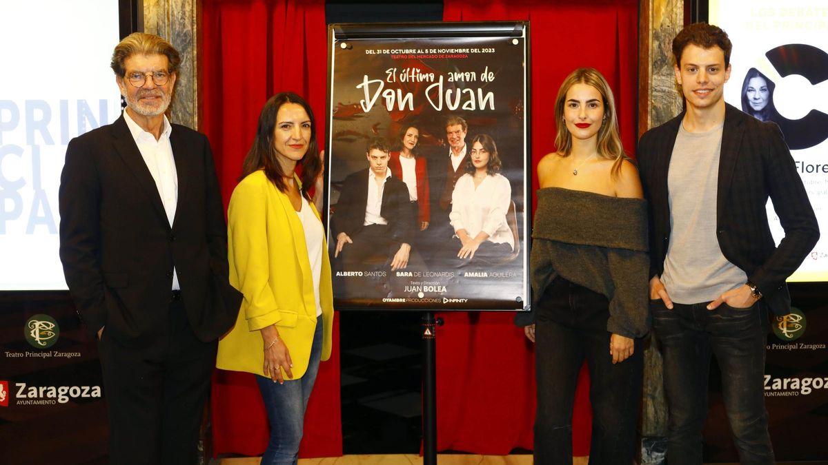 Juan Bolea, Amalia Aguilera, Sara de Leonardis y Alberto Santos, este viernes en el Teatro Principal de Zaragoza, donde han presentado ‘El último amor de Don Juan’.