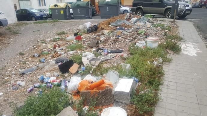 Ojos de Garza llena de basura