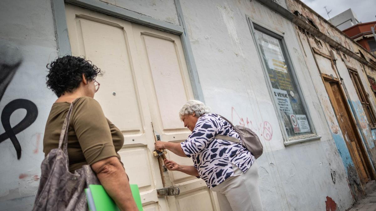 Podemos pide a Vivienda que pague el alquiler a los desahuciados para que Junts cambie su voto