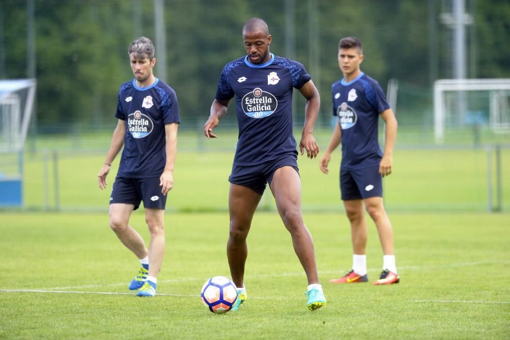 Bruno y Juanfran, que tenían problemas físicos, ya están aptos para jugar en los próximos tres amistosos antes del debut en Liga, el día 19 frente al Eibar.