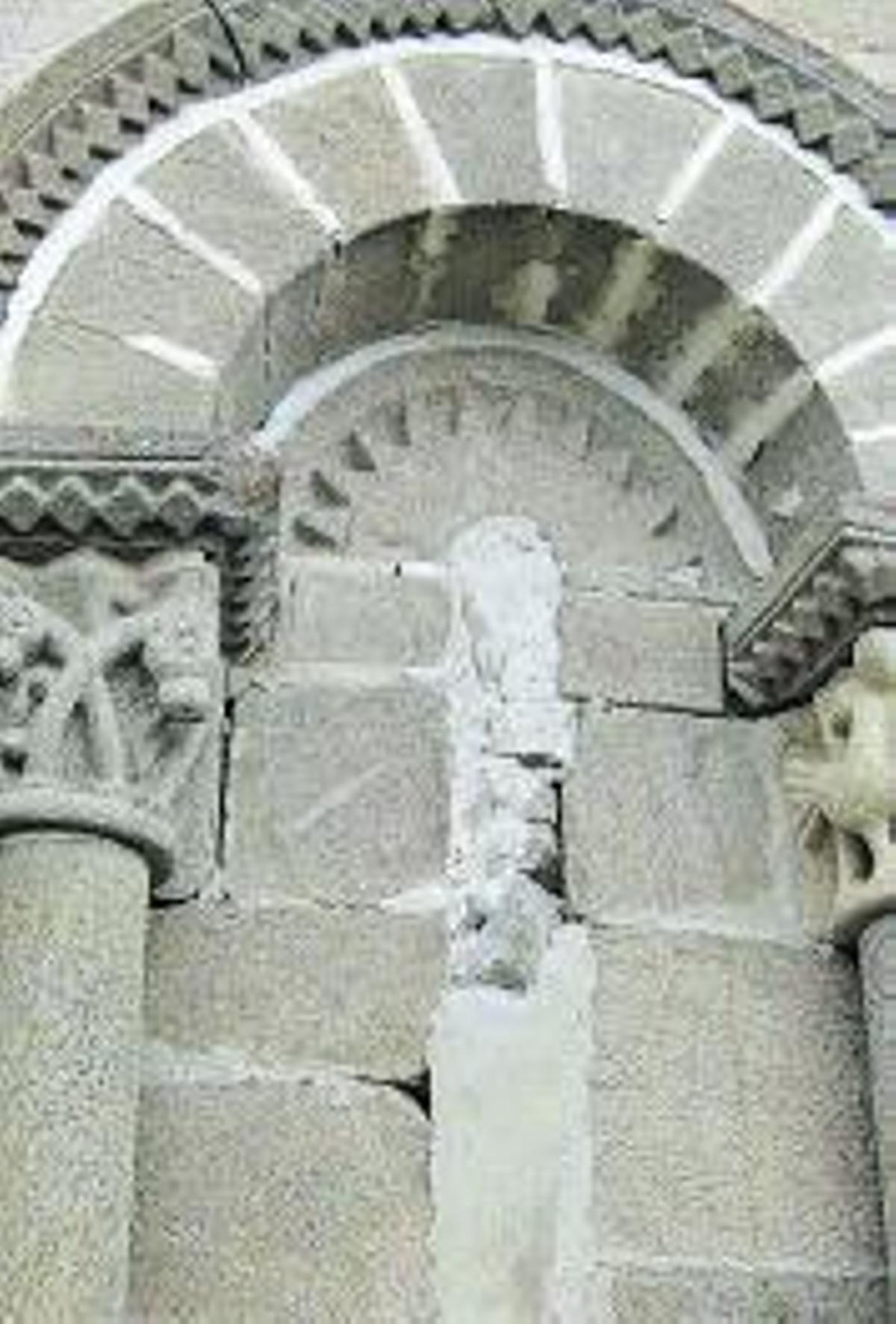 Ventana románica de Sobrado.