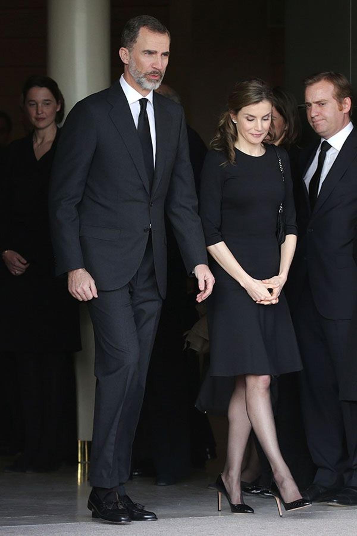 Letizia Ortiz y Felipe VI en la capilla ardiente de Alicia de Borbón-Parma