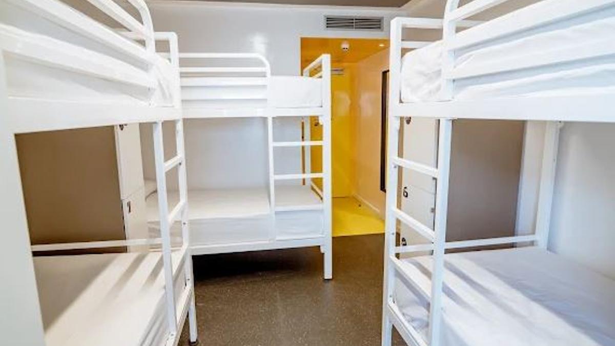 Habitación compartida en el albergue juvenil
