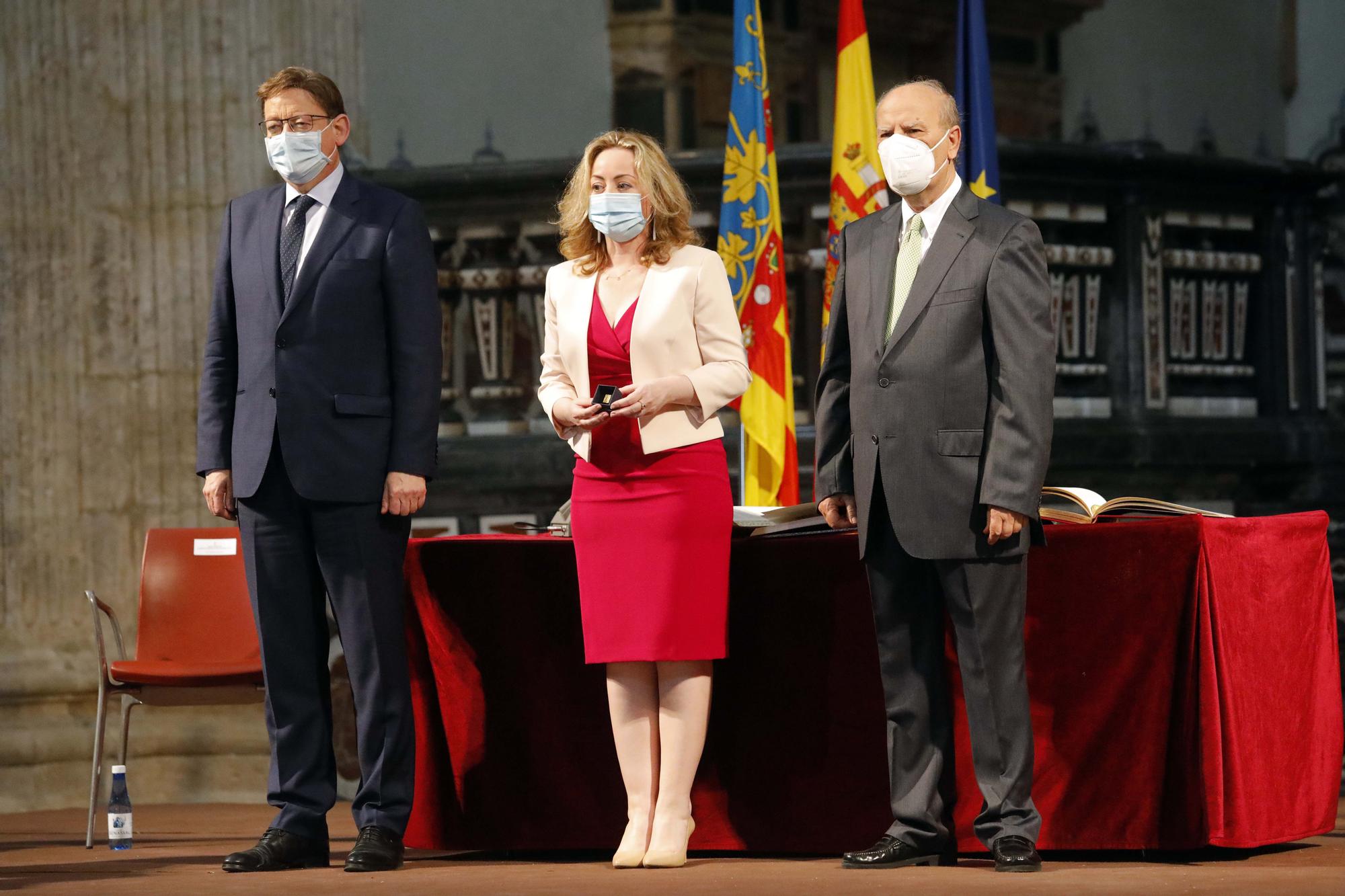 La toma de posesión de las nuevas académicas de la AVL