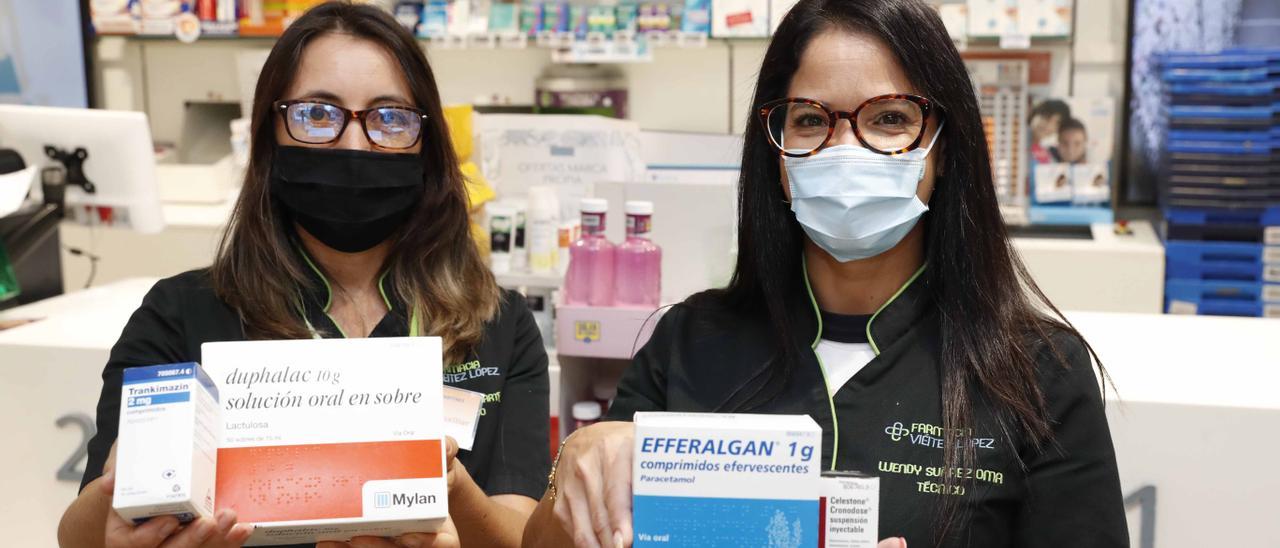 Trabajadoras de la farmacia viguesa Amil López Viéitez, en la calle Nicaragua.