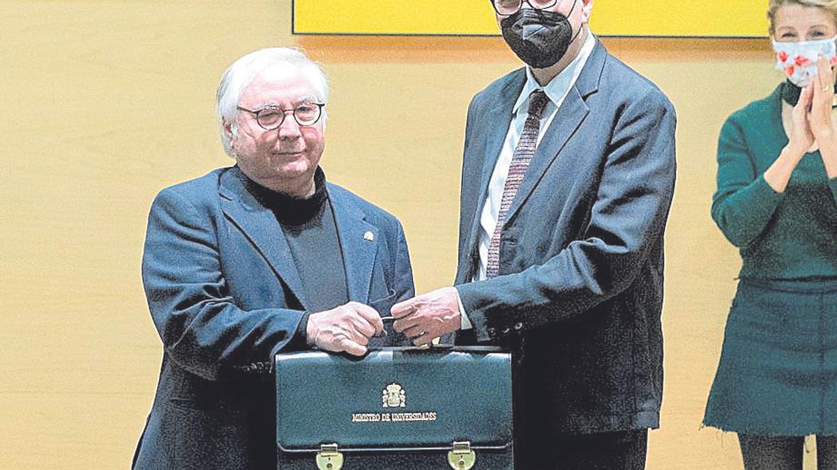 Castells entrega la cartera de Universidades a Joan Subirats