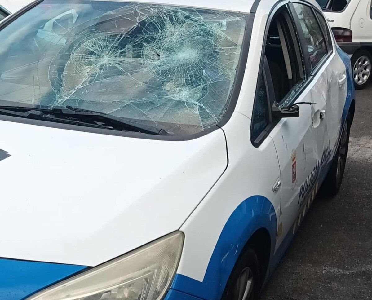 Vehículo de la Policía Local que sufrió grandes desperfectos durante las fiestas de Tamaimo