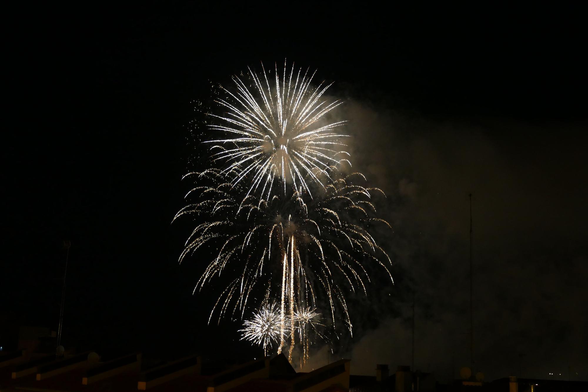 Figueres tanca les Fires i Festes de la Santa Creu amb un castell de focs