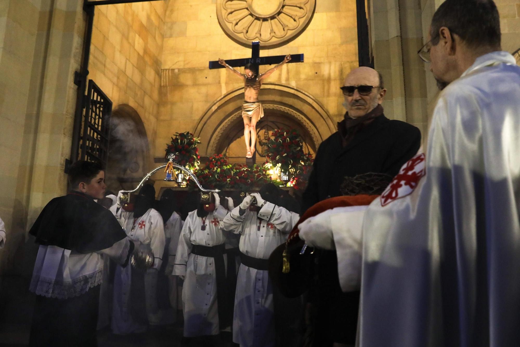 El vía crucis del Jueves Santo en Gijón, en imágenes
