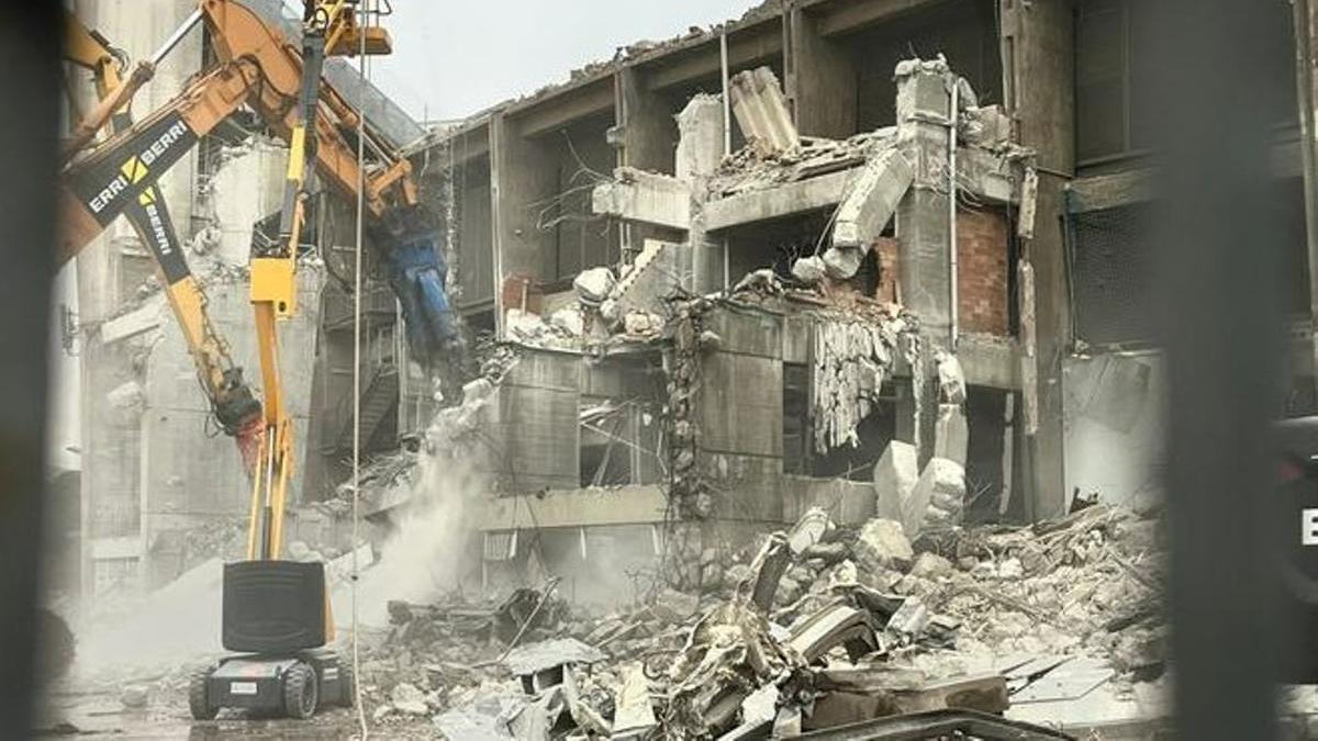 Obras de demolición del viejo Camp Nou.