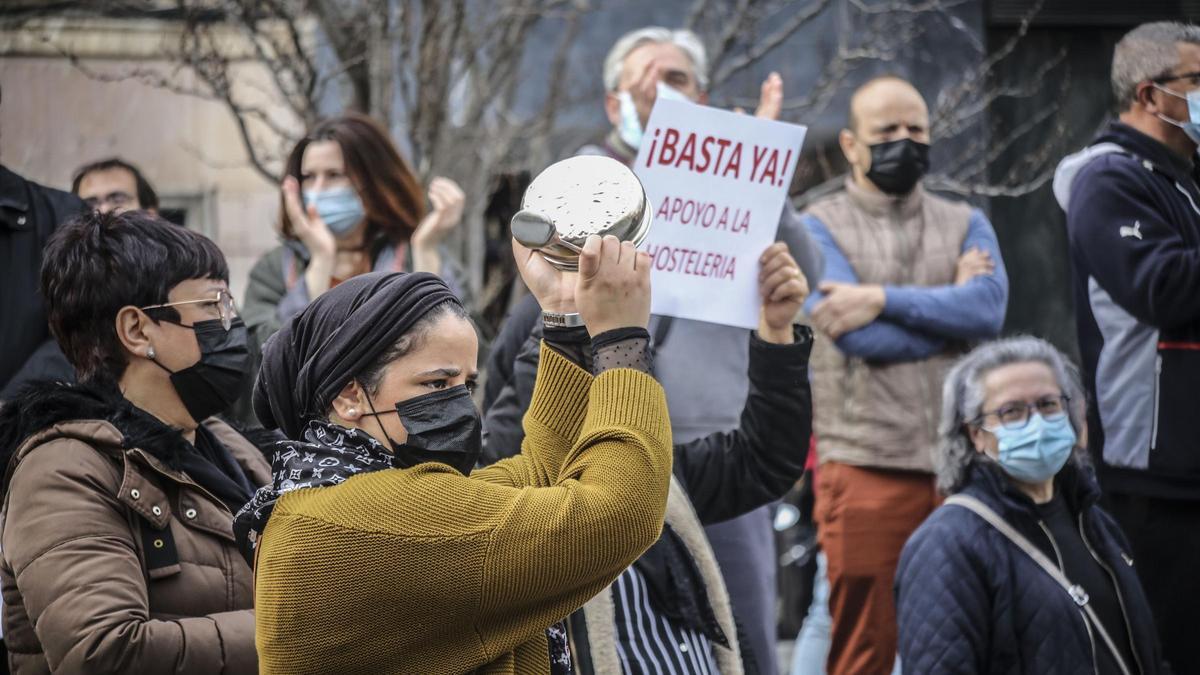 Protesta de los hosteleros en Alicante contra el cierre de la hostelería