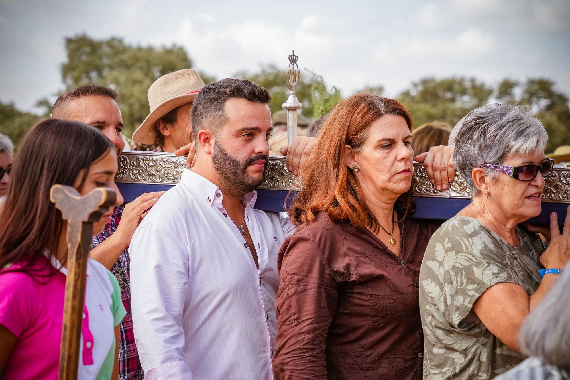 La Virgen de Luna regresa a su ermita rodeada de romeros