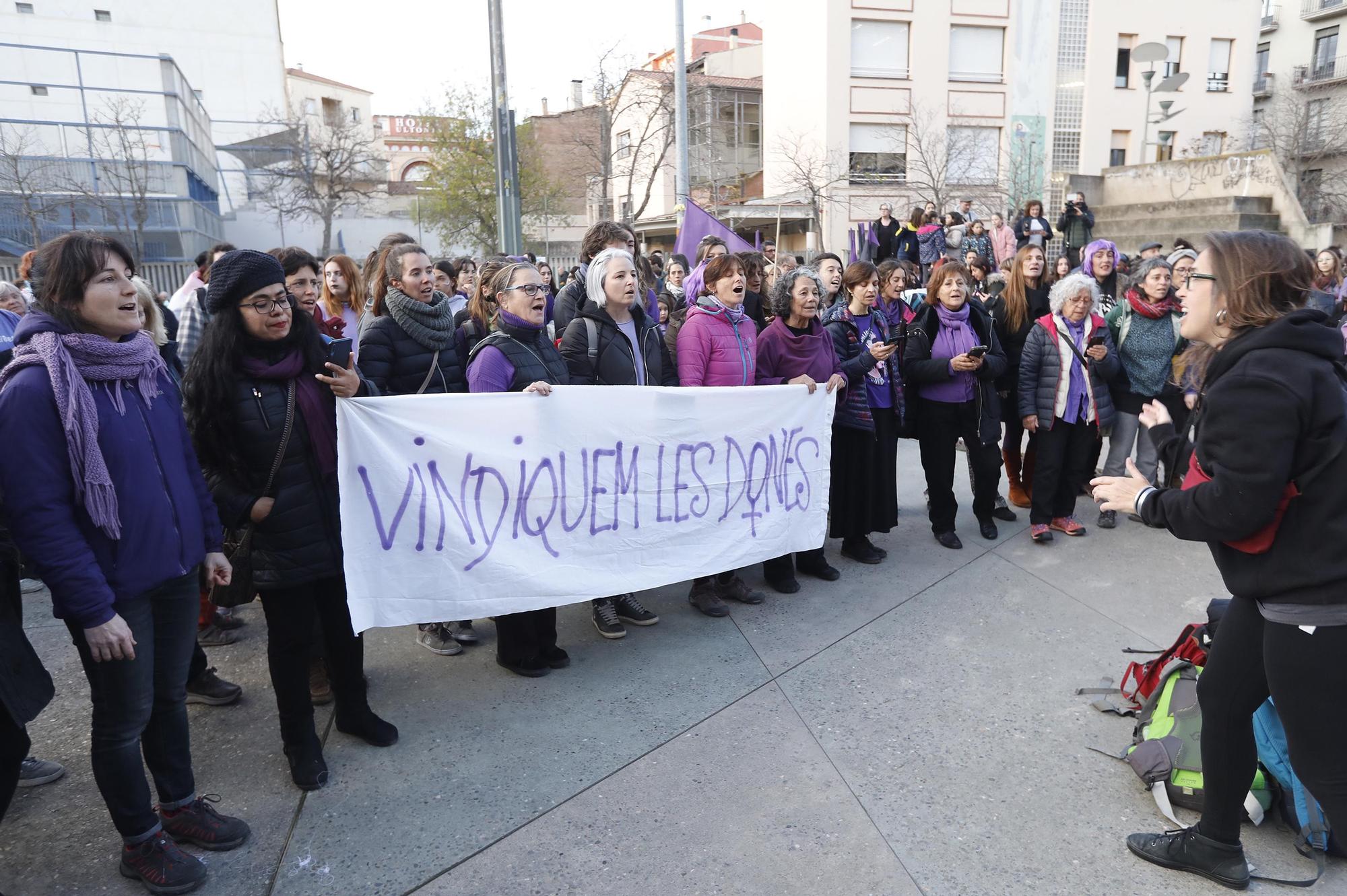 La manifestació feminista del 8-M a Girona en imatges